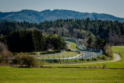 Schwerer Unfall am Nürburgring: Zwei Menschen bei Testfahrt verunglückt
