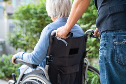 Ingolstadt: Zwei Männer vergewaltigen Über-80-Jährige