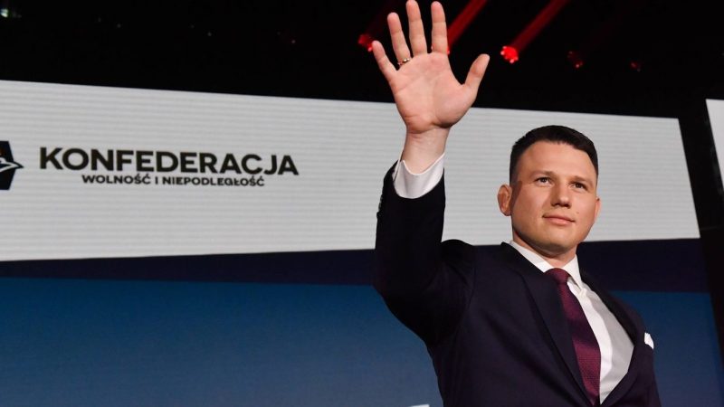 Der rechte polnische Politiker Slawomir Mentzen spricht während eines politischen Kongresses in Warschau.