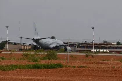Nach Militärputsch: Erster französischer Evakuierungsflug im Niger gestartet