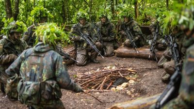 Wehrbericht zeichnet Bild einer schrumpfenden Truppe: Bundeswehr hat von allem zu wenig