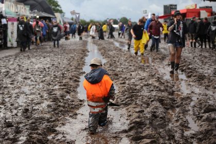 Regen und Schlamm: Einlass-Stopp für Wacken-Fans