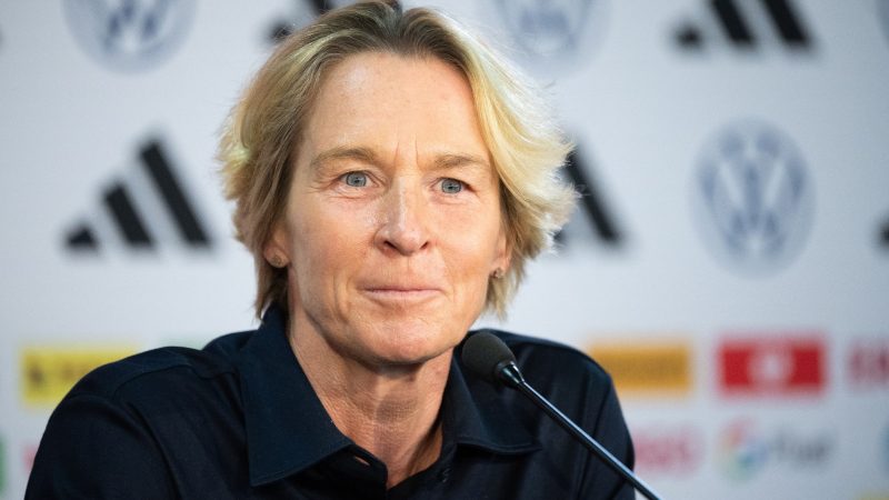 Martina Voss-Tecklenburg macht als Bundestrainerin der deutschen Frauen-Fußballnationalmannschaft weiter.