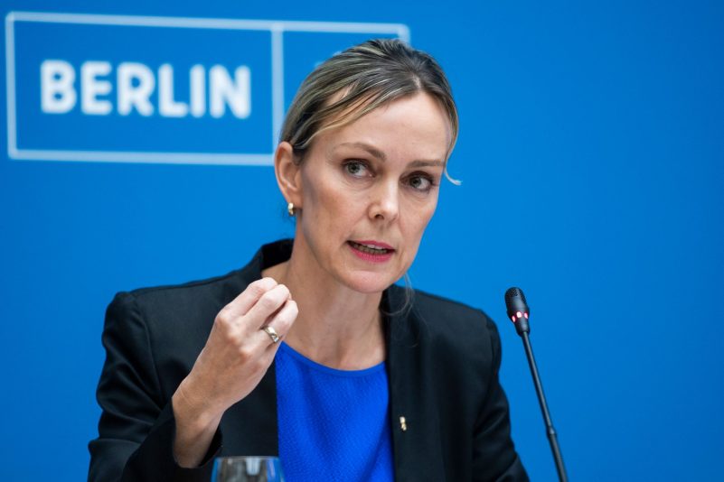 Gibt es Unregelmäßigkeiten in ihrer Doktorarbeit mit dem Titel «Arbeitnehmerberücksichtigung im Übernahmerecht»?: Berlins Verkehrssenatorin Manja Schreiner.