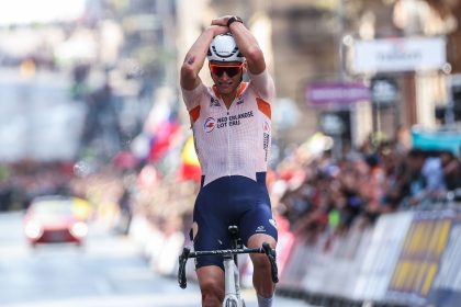 Trotz Sturz im Regen: Van der Poel rast auf den WM-Thron