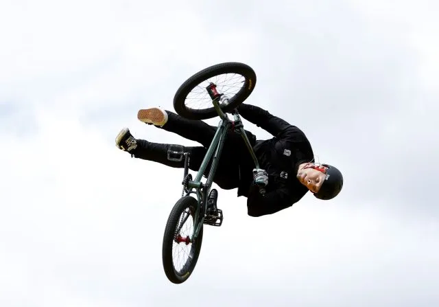 Da kann einem ja ganz schwindelig werden. Timo Schulze aus Deutschland zeigt seine Tricks.In Glasgow treffen sich im August die besten BMX-Fahrerinnen und -Fahrer bei den UCI-Radsport-Weltmeisterschaften.