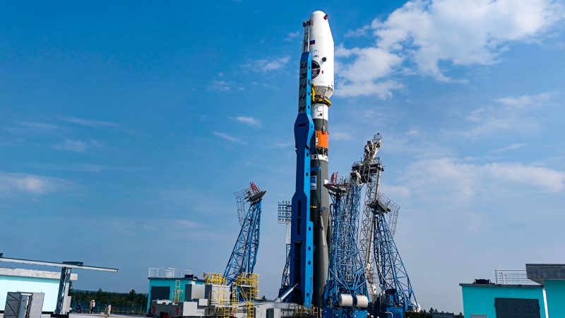 Die Trägerrakete vom Typ Sojus-2.1b mit der Raumsonde «Luna-25» an Bord steht am Startplatz auf dem russischen Weltraumbahnhof Wostotschny.