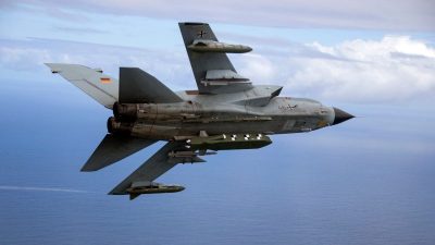 Ein Tornado-Kampfjet der Bundeswehr ist mit einem Marschflugkörper Taurus bestückt. Liefert Deutschland die Waffen nun doch an die Ukraine?