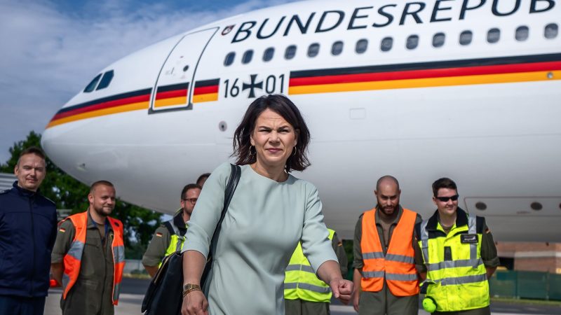 Außenministerin Annalena Baerbock muss ihre Reise nach Australien unterbrechen.