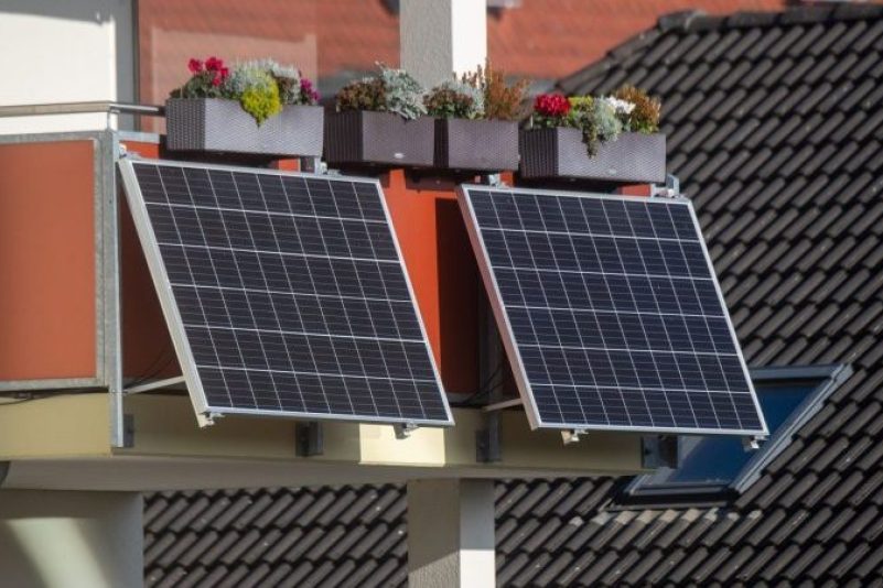 Der Betrieb von Balkonkraftwerken soll einfacher werden.
