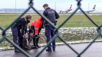 Polizeieinsätze am BER: Mehr Klimaaktivisten sollen zahlen
