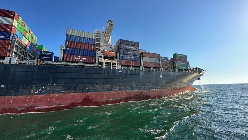 Das unter der Fahne Hongkongs fahrende Containerschiff «Joseph Schulte» verlässt den Hafen von Odessa.