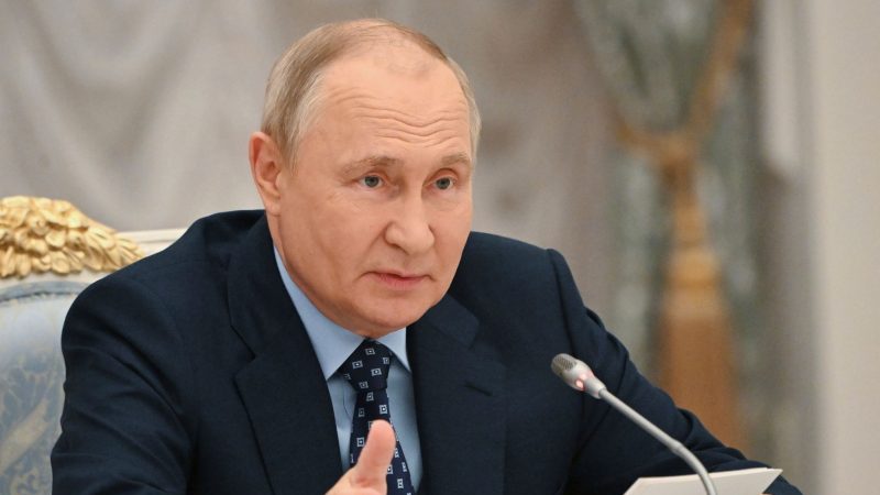 Russlands Präsident Wladimir Putin sieht sich immer mehr Druck ausgesetzt.
