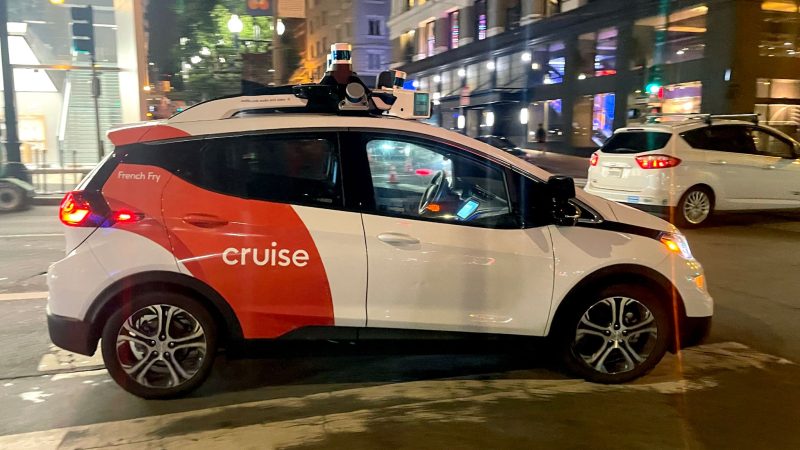 Ein fahrerloses Taxi von der Robotaxi-Firma Cruise in San Francisco.