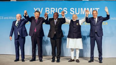 Luiz Inacio Lula da Silva, Xi Jinping, Cyril Ramaphosa, Narendra Modi und Sergej Lawrow posieren für ein Gruppenfoto während des BRICS-Gipfels.