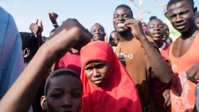 Niger: Frankreich will „Putschisten nirgendwo akzeptieren“ – anders als in Libyen und der Ukraine