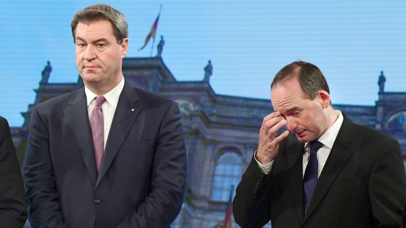 Wegen der Vorwürfe gegen seinen Vize Hubert Aiwanger hat Ministerpräsident Markus Söder (CSU) die Freien Wähler zu einer Sondersitzung „einbestellt“.