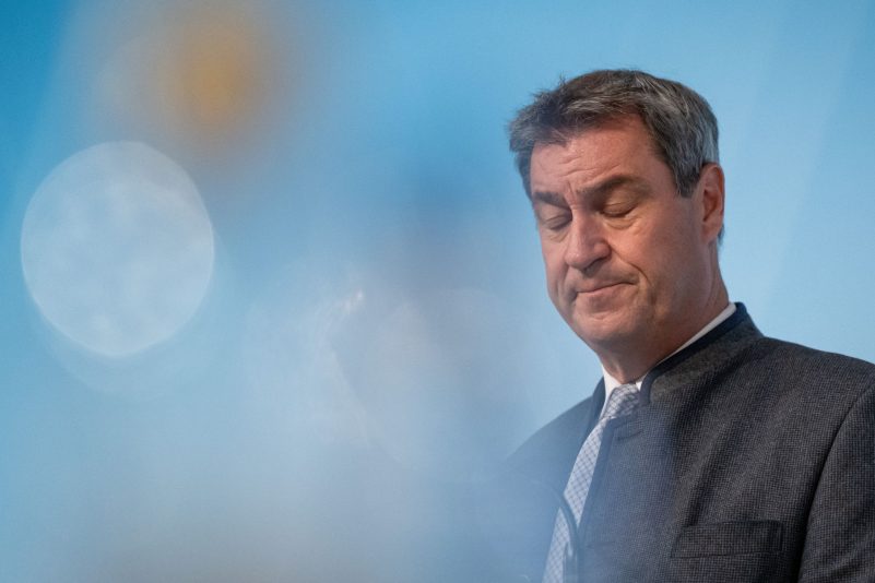Markus Söder (CSU), Ministerpräsident von Bayern, gibt nach dem Sonder-Koalitionsausschuss ein Statement zum Fall des stellvertretenden Ministerpräsidenten Aiwanger ab.