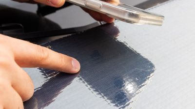 Fraunhofer entwickelt Folie mit Solarzellen für Autos