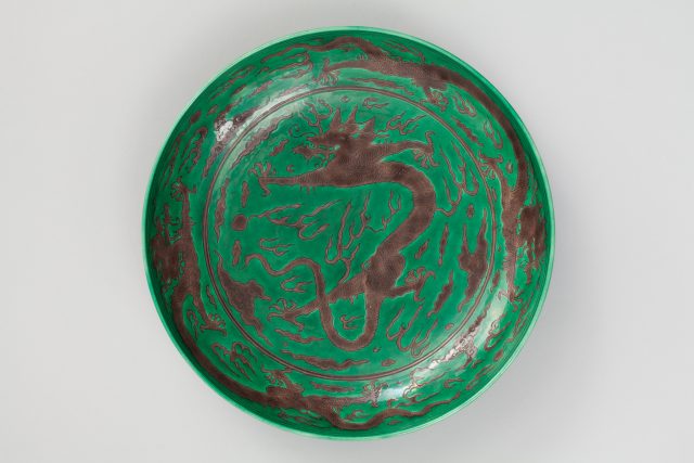 Porzellan aus der Qing-Dynastie: Drachenschale (MOK, Inv.Nr. F 09,17)