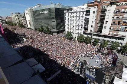 Zehntausende demonstrieren in Madrid für konservativen Wahlsieger Feijóo