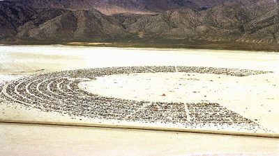 Regengüsse verwandeln Burning Man Festival in Schlammschlacht