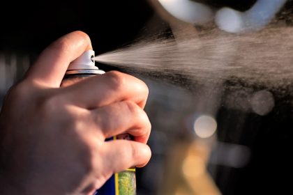 Gefährlicher Trend: Deo-Missbrauch als Mutprobe