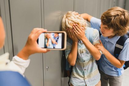 Nach Suizidfällen von Schülern: Frankreich will Tätern Facebook und Instagram sperren