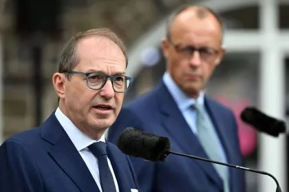 Streit um AfD-Verbotsverfahren: SPD macht Druck, Dobrindt bremst