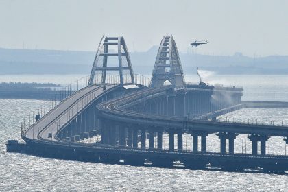 TICKER Ukraine | Eine Tonne explosives Material: Ukraine meldet Angriff auf Krim-Brücke
