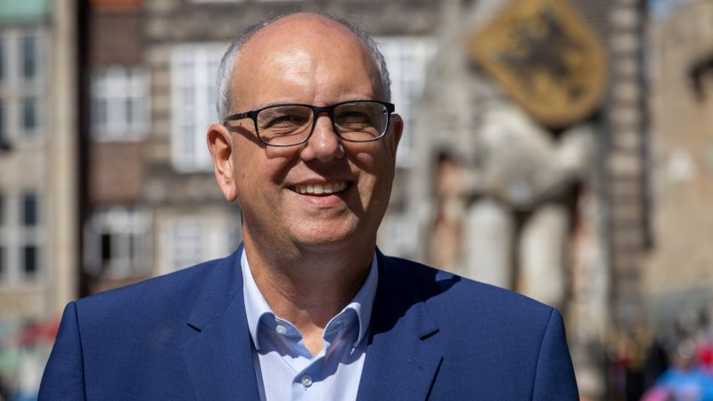 Bremens Bürgermeister Andreas Bovenschulte fordert beim Thema Flüchtlinge eine höhere finanzielle Beteiligung vom Bund.