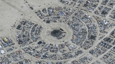 Schlammschlacht in der Wüste: Heftiger Regen sorgt für Chaos bei Burning-Man-Festival in Nevada