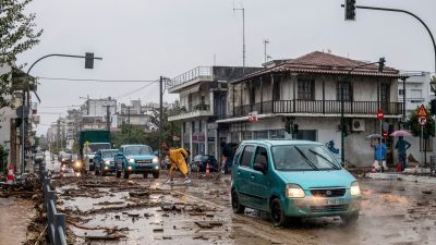 „Biblische Katastrophen“: Sturmtief setzt Mittelgriechenland unter Wasser