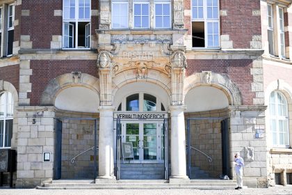 Dozentin gewinnt Eilverfahren gegen Entlassung von Polizeiakademie