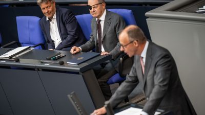 Generaldebatte im Bundestag: Merz gegen Scholz und umgekehrt