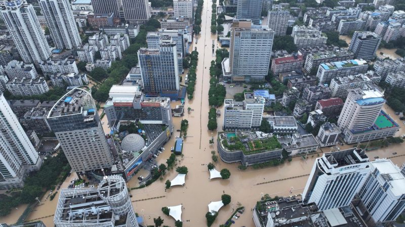 Luftaufnahme der überschwemmten Stadt Fuzhou.