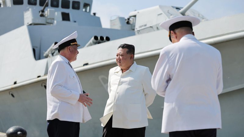 Nordkorea lässt U-Boot für Angriff mit Atomwaffen zu Wasser