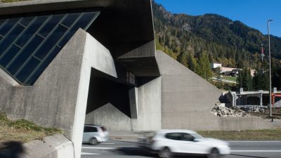 Riss in der Decke: Schweizer Gotthard-Straßentunnel gesperrt