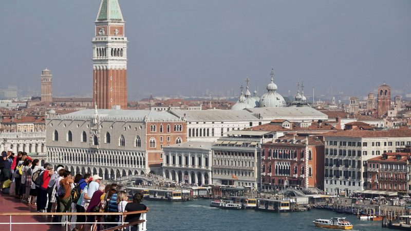 Venedig ist bei Touristen beliebt.