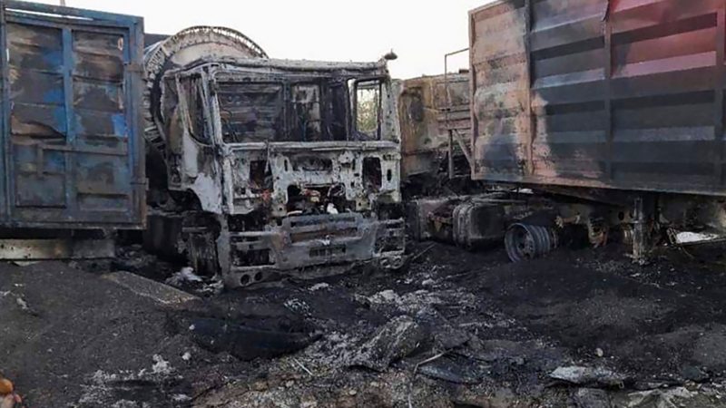 Verbrannte Lastwagen nach russischen Drohnenangriffen im Raum Odessa in der Südukraine.