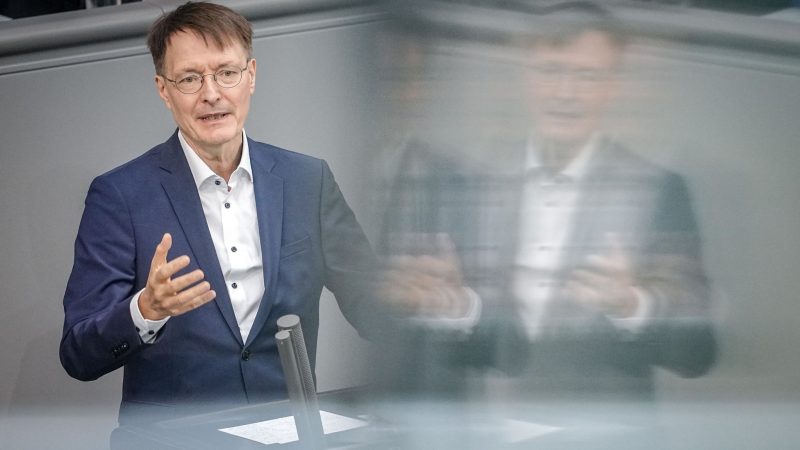 Bundesgesundheitsminister Karl Lauterbach warnt, dass für Antibiotika und weitere relevante Mittel «eine angespannte Versorgungssituation» entstehen könnte.