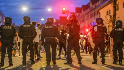 „Wütender Mob“ in Stuttgart: 31 Polizisten verletzt, 228 Tatverdächtige