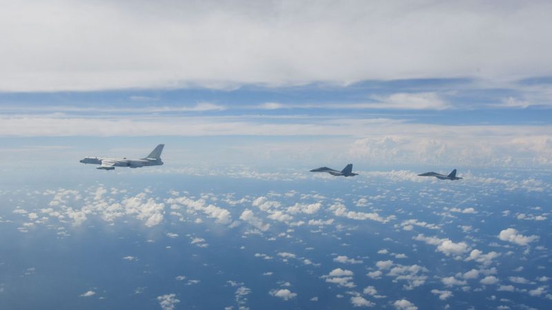 Kampfflugzeuge der chinesischen Volksbefreiungsarmee (PLA) während gemeinsamer Kampfübungen um die Insel Taiwan.