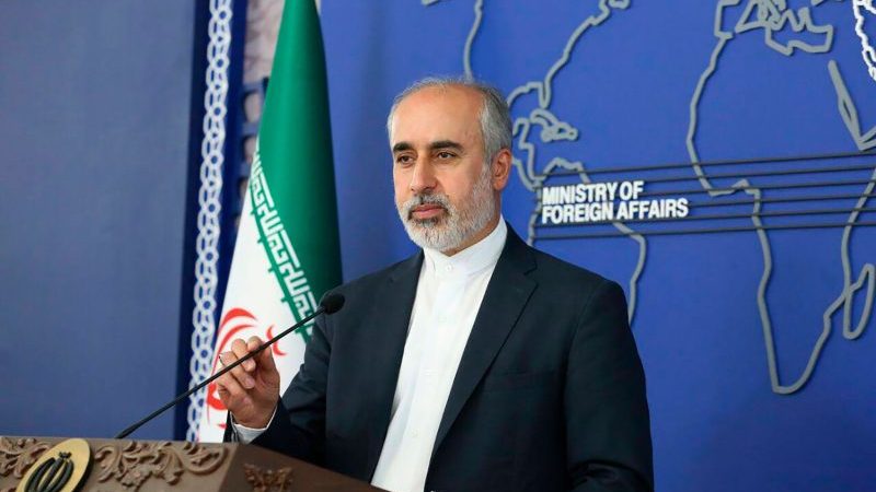 Irans Außenamtssprecher Nasser Kanaani bei einer Pressekonferenz in Teheran.