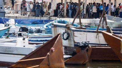 Französischer Innenminister lehnt Aufnahme von Migranten aus Lampedusa ab