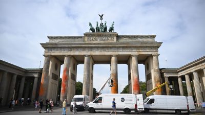 Reinigung des Brandenburger Tors kostet 35.000 Euro