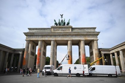 Reinigung des Brandenburger Tors kostet 35.000 Euro