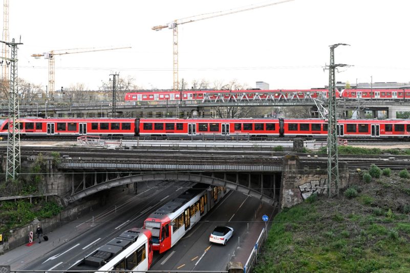 Das bundesweit einheitliche Deutschlandticket könnte 2024 teurer werden.