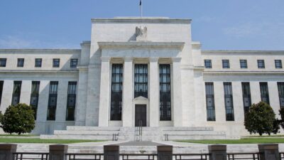 Die US-Notenbank Federal Reserve (Fed) wird ihre Entscheidung zum weiteren Kurs der Geldpolitik bekanntgeben.