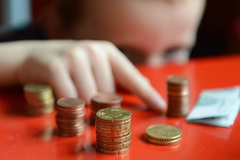 Lehrkräfte berichten von einem sichtbaren Anstieg der Kinderarmut und von Ängsten und Sorgen, die sie bei ihren Schülerinnen und Schülern beobachten.